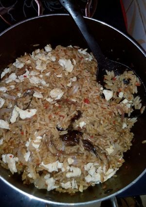 A picture of Brown rice with scramble egg.