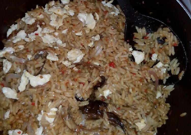 Brown rice with scramble egg