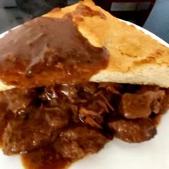 A picture of My Slow Cooked Peppered Steak & Onion pie 🥰🥰🥰.