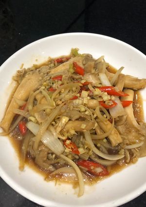 Hình của món Món chay: Nấm bào ngư xào sả ớt.