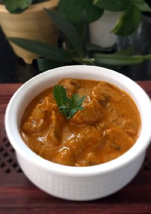 মাশরুম মশলা কারি (Mashrum masala curry recipe in bengali.) রেসিপির প্রধান ছবি