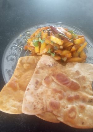 আলু ভাজা দিয়ে প্লেন পরোটা (aloo bhaja recipe in bengali) রেসিপির প্রধান ছবি