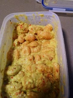 Una foto de Ñoquis con salsa de aguacate y tomates secos