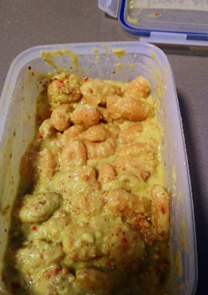 Una foto de Ñoquis con salsa de aguacate y tomates secos