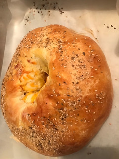Una foto de Roscón con queso cheddar