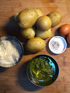 A picture of Torta di patate al pesto.