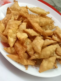 नमक पारे (Namakpare recipe in hindi) रेसिपी मुख्य फोटो