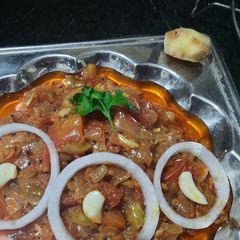 A picture of लहसुन प्याज टमाटर की चटनी (Garlic Pyaz Tomato Chutney Recipe In Hindi).