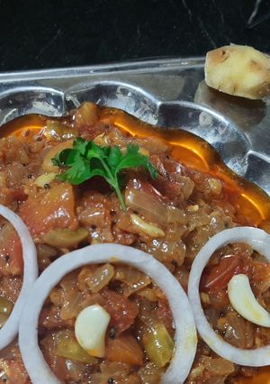 A picture of लहसुन प्याज टमाटर की चटनी (Garlic Pyaz Tomato Chutney Recipe In Hindi).
