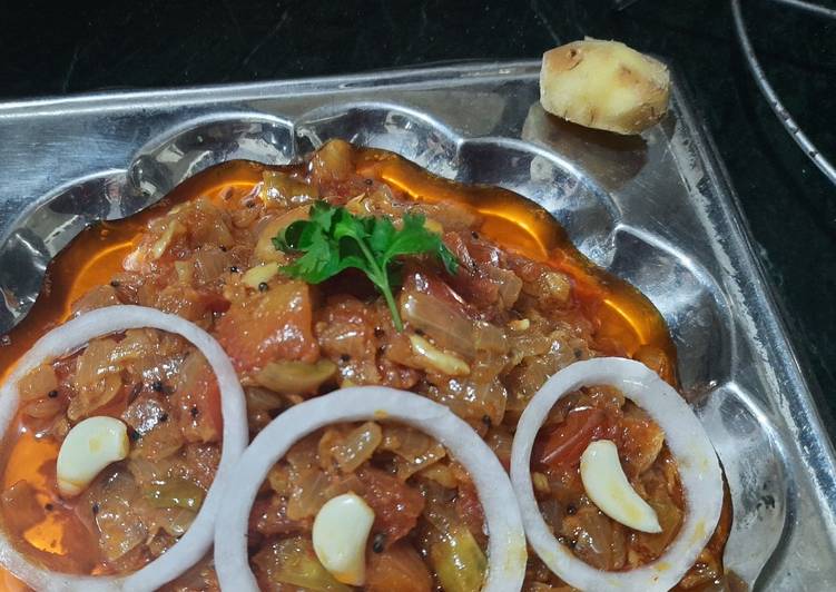 लहसुन प्याज टमाटर की चटनी (Garlic Pyaz Tomato Chutney Recipe In Hindi)