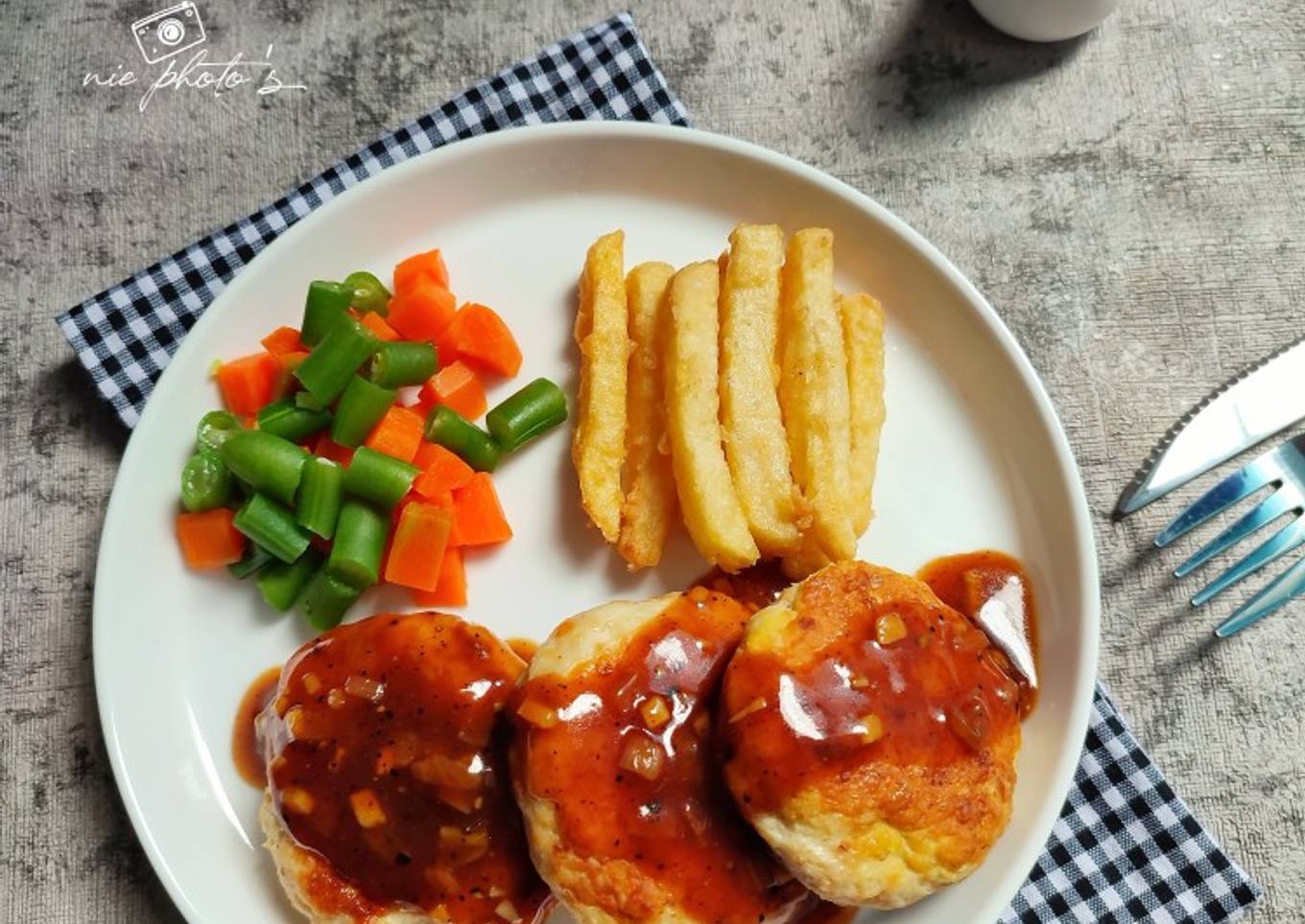 Chicken Patty Steak with Blackpepper Sauce