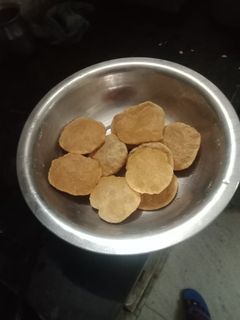 अजवाइन की पूरी (ajwain ki poori recipe in Hindi) रेसिपी मुख्य फोटो