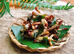 Hình của món Nấm bào ngư nướng lá mắc mật.