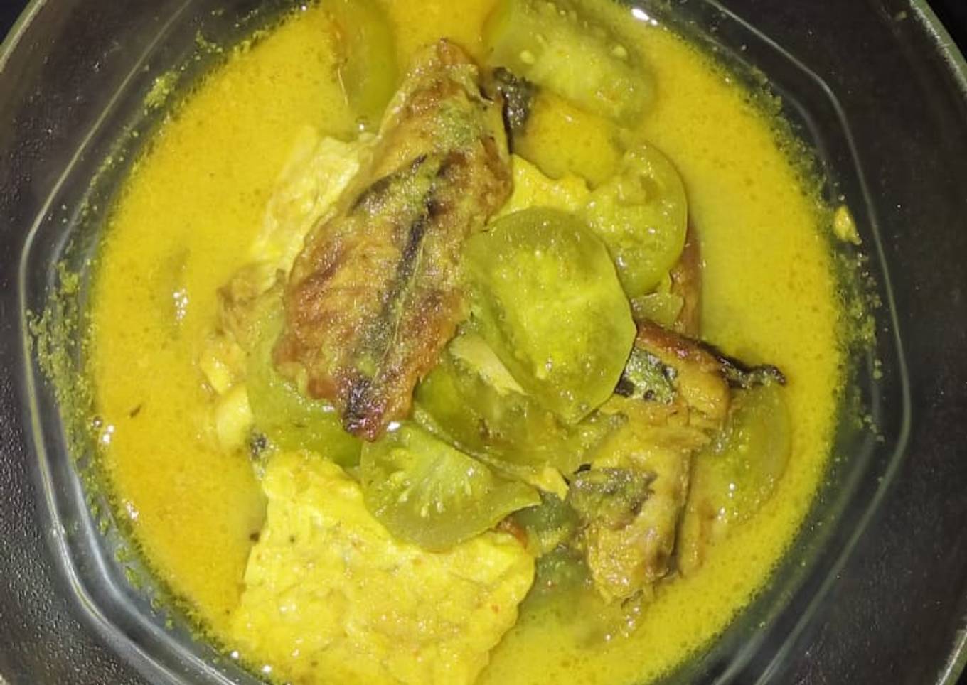 Mangut tongkol tempe tomat hijau