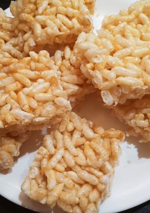 मुरमुरा की चिक्की (Murmura chhiki recipe in Hindi) रेसिपी मुख्य फोटो
