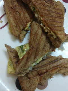 வீட் பிரெட் எக் சான்ட்விச் (Wheat bread egg sandwitch Recipe in Tamil) செய்முறை முக்கிய புகைப்படம்