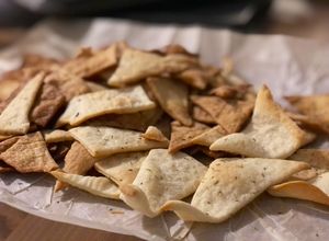 Una foto de Crackers con los restos de masa madre
