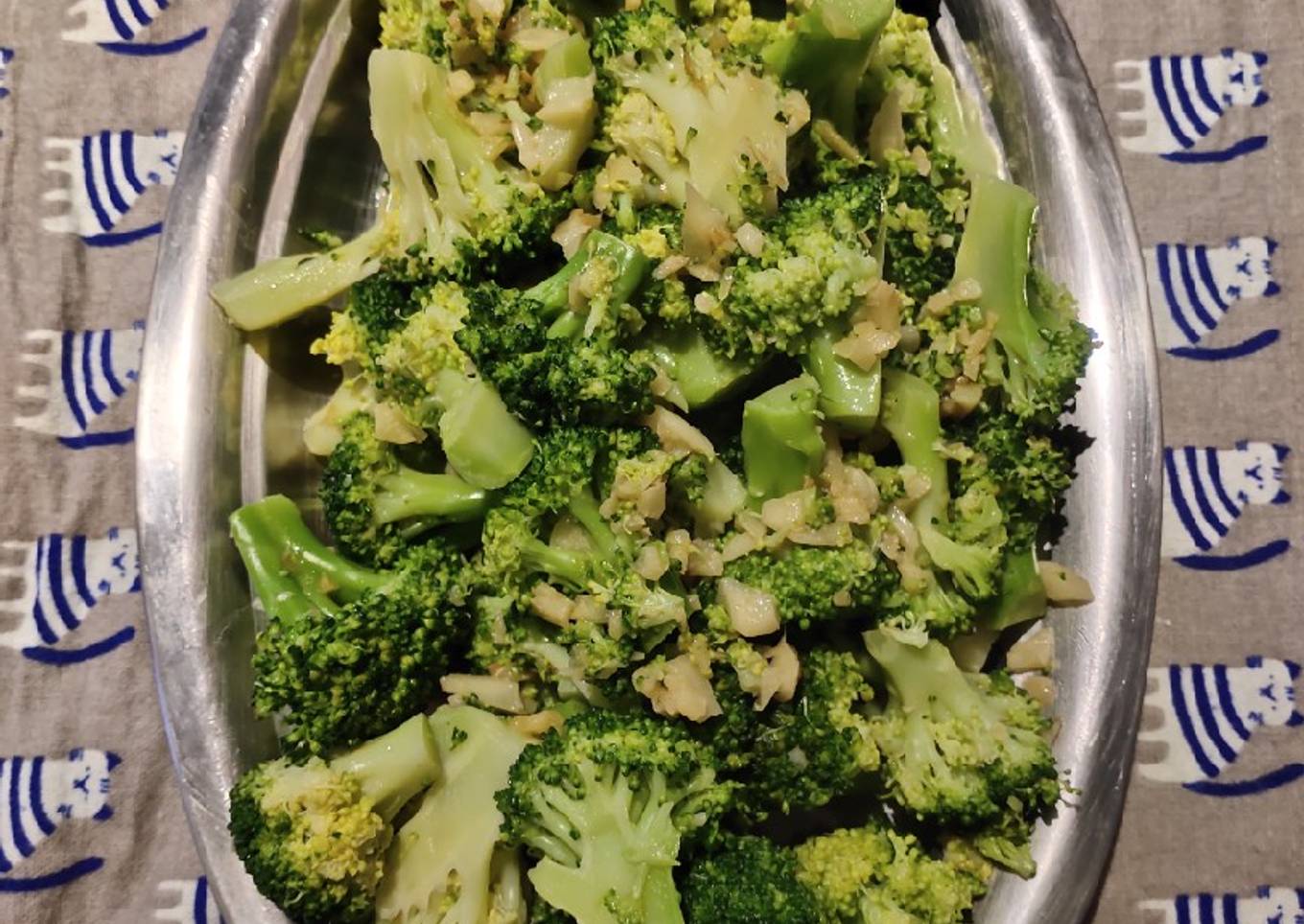Broccoli Loads with Garlic