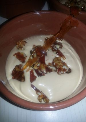 Una foto de Crema de dulce de leche con praliné de almedras y crocante de caramelo