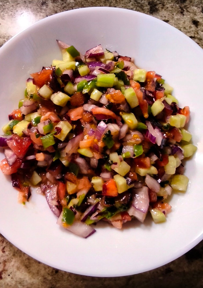 Una foto de Mi versión de la ensalada pico de gallo 🐓