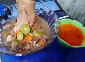 Foto resep Sup tulang sapi seger pake bumbu racik dan sambal untuk sup
