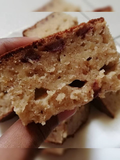 A picture of Cinnamon Dates Banana Nut Cake /bread.