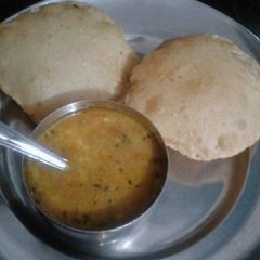 A picture of Aloo puri.