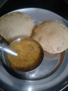 A picture of Aloo puri.