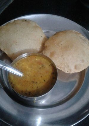 A picture of Aloo puri.