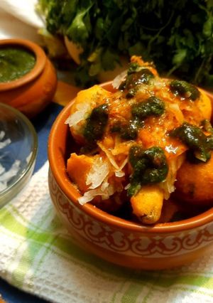 A picture of Ram ladoo with mint coriander chutney.