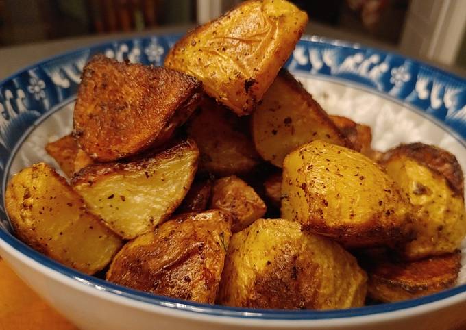 Crispy herby roasted potatoes