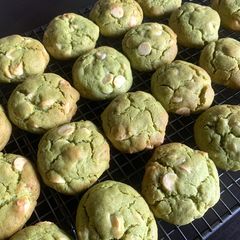 A picture of Matcha & Choco Chip Cookies.