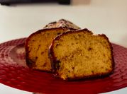 Una foto de budin de yogurt y nueces