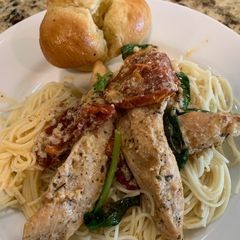 A picture of Marry Me Chicken with Spinach.