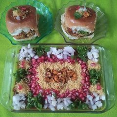 A picture of Kutchhi Dabeli.