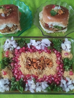 A picture of Kutchhi Dabeli.