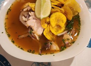 Una foto de Encebollado de pescado