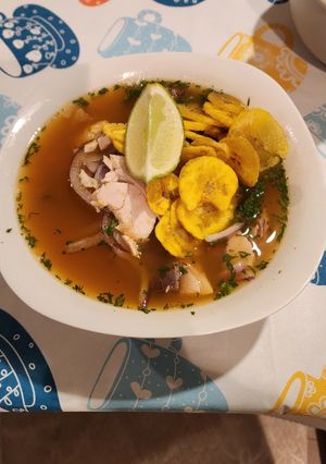 Una foto de Encebollado de pescado