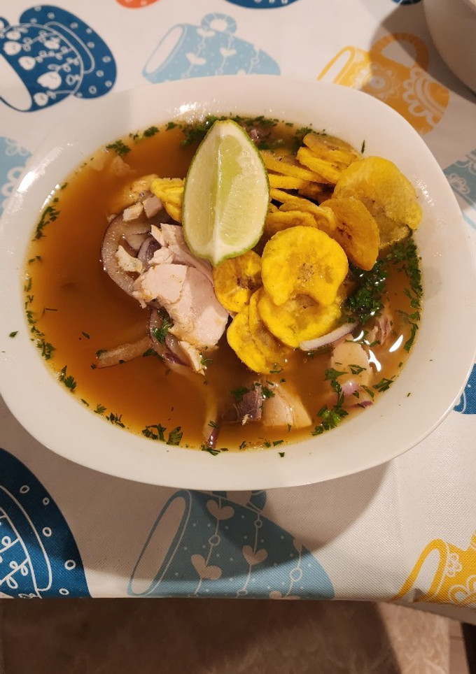 Una foto de Encebollado de pescado