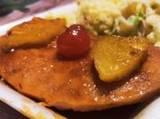 Una foto de salsa bbq con aderezo de chipotle