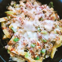 A picture of Chicken Pizza fries.