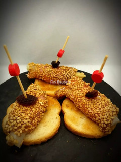 Una foto de Canapés de salmón ahumado y espárragos