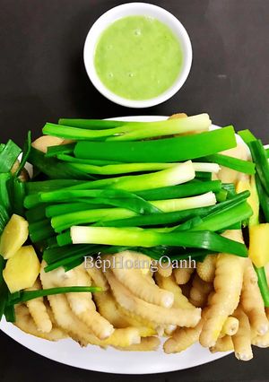 Hình của món Chân Gà Hấp Hành.