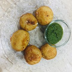 A picture of Bread Patato cheese roll.