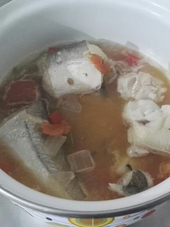 Una foto de Pescadilla cocida con verduras, fácil y saludable