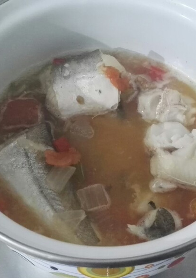 Una foto de Pescadilla cocida con verduras, fácil y saludable