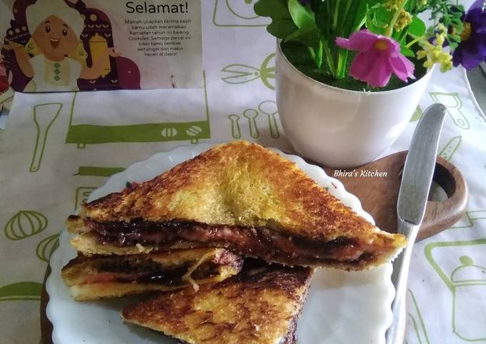Resep Roti Bakar Isi Selai Berry Coklat Keju yang Lezat Sekali