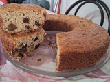 Budín suave de frutas glaseadas  con pasas de uva