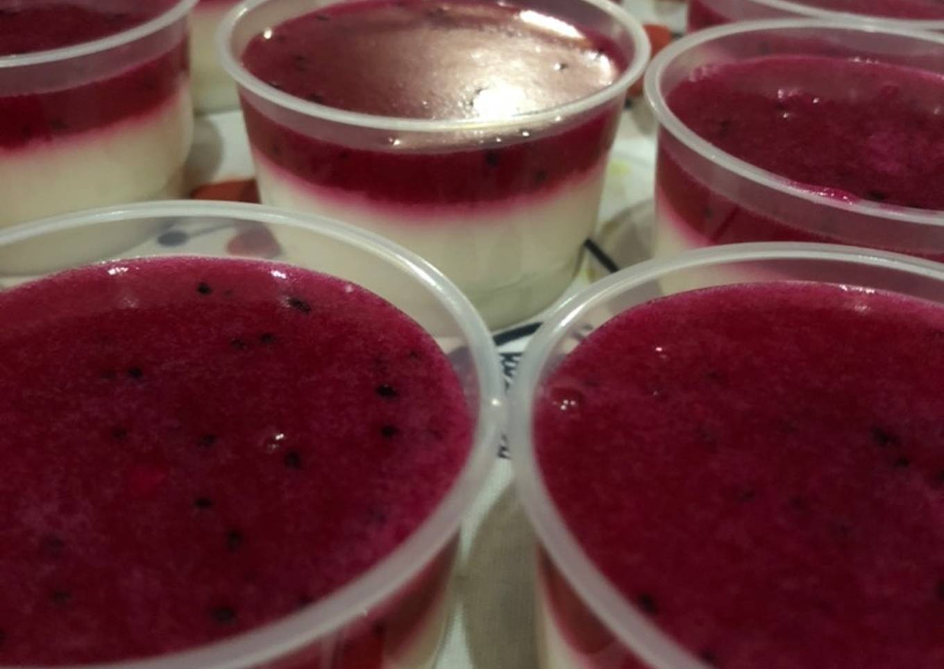 Puding Susu Buah Naga