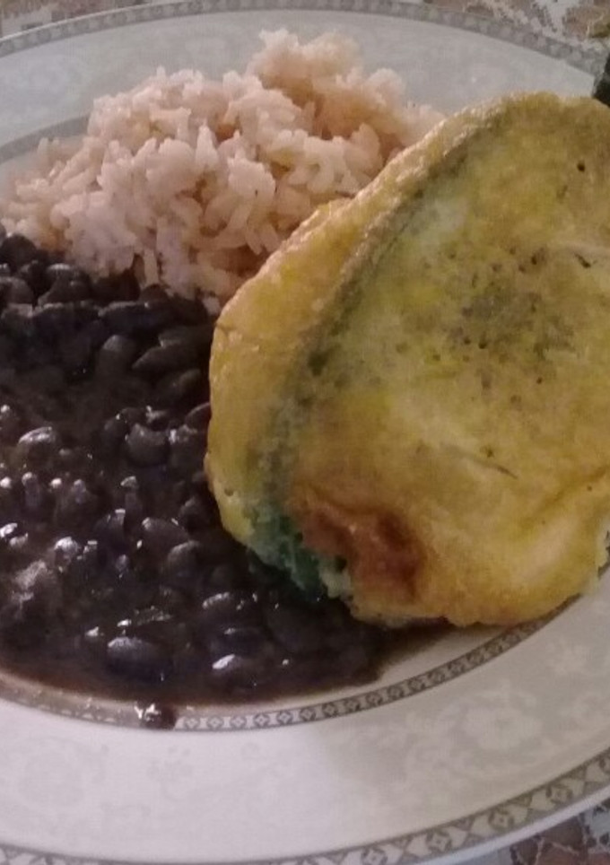 Una foto de Chiles rellenos 🍽